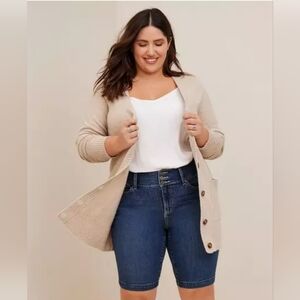 NWT Torrid Bermuda Shorts Size 20